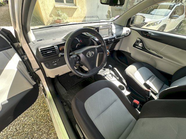 Toyota Toyota iQ  100 VVT-i iQ² MultiDrive