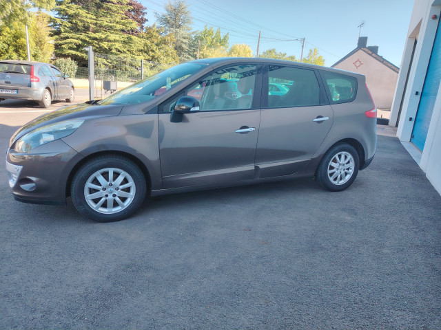 Renault Renault Grand Scenic III (R95) 1.9 dCi 130ch FAP Jade 7 places
