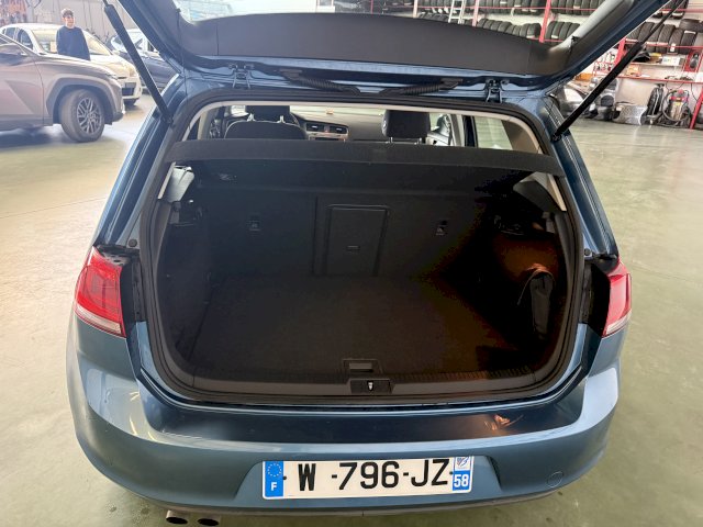 VOLSKSWAGEN GOLF 