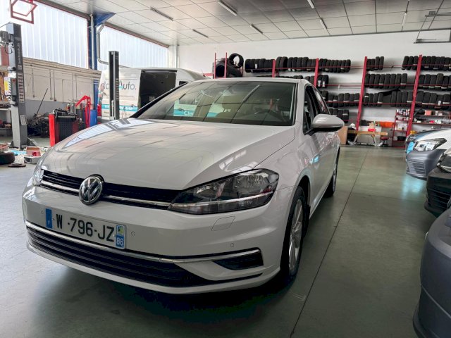 VOLKSWAGEN Golf VII Berline Confortline BMT
