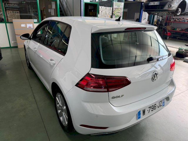 VOLKSWAGEN Golf VII Berline Confortline BMT