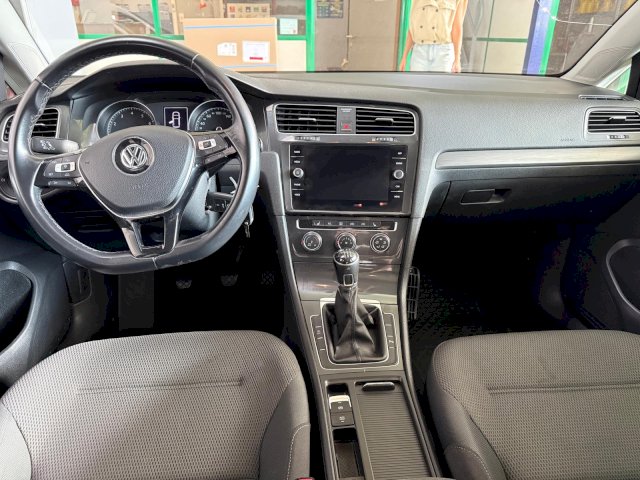 VOLKSWAGEN Golf VII Berline Confortline BMT