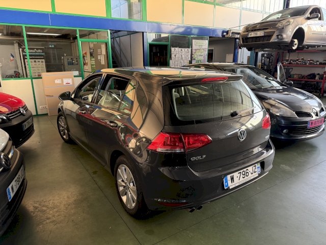 VOLKSWAGEN Golf VII Berline Confortline BMT