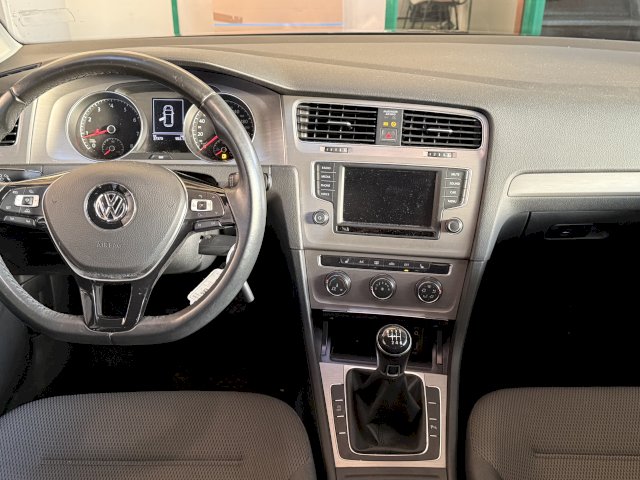 VOLKSWAGEN Golf VII Berline Confortline BMT