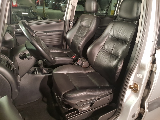 Opel Opel Zafira  2.2 16v Elegance BA
