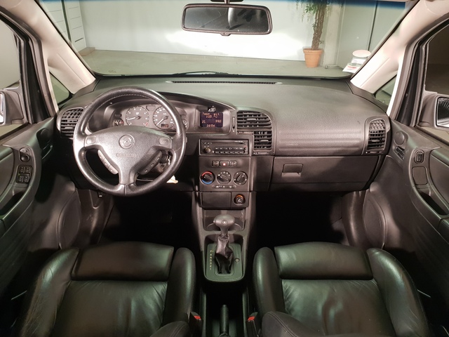 Opel Opel Zafira  2.2 16v Elegance BA