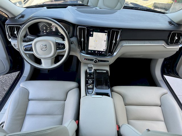 Volvo Volvo V60 II T8 Twin Engine 303 + 87ch Inscription Geartronic 16cv