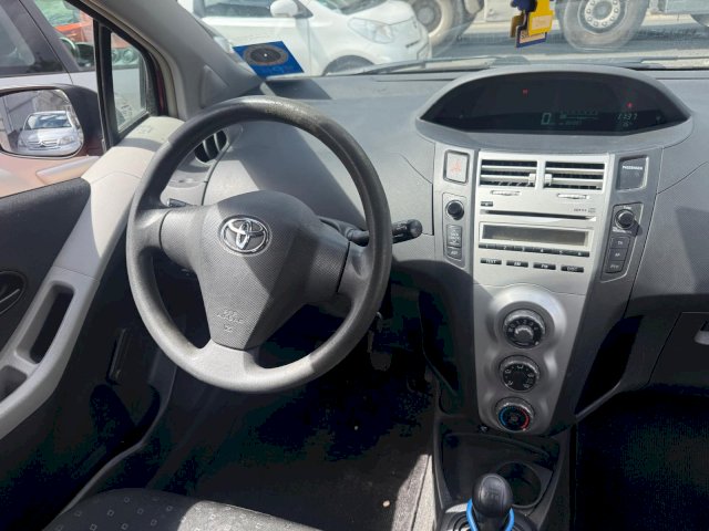 TOYOTA Toyota Yaris II 69 VVT-i 3p