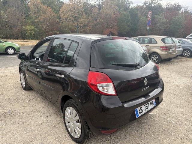 RENAULT  Renault Clio III (B/C85) 1.5 dCi 70ch Expression 5p