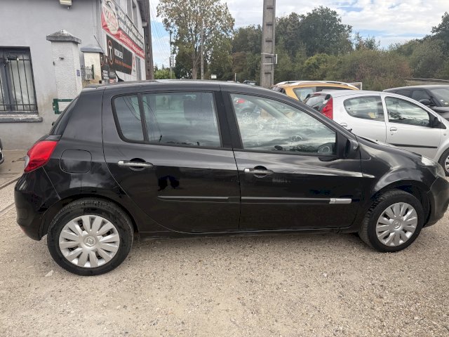 RENAULT  Renault Clio III (B/C85) 1.5 dCi 70ch Expression 5p