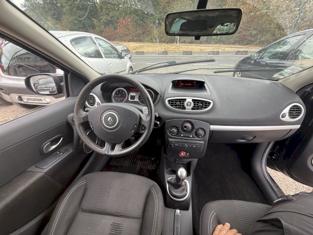 RENAULT  Renault Clio III (B/C85) 1.5 dCi 70ch Expression 5p
