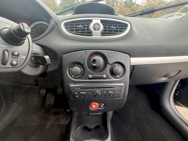 RENAULT  Renault Clio III (B/C85) 1.5 dCi 70ch Expression 5p