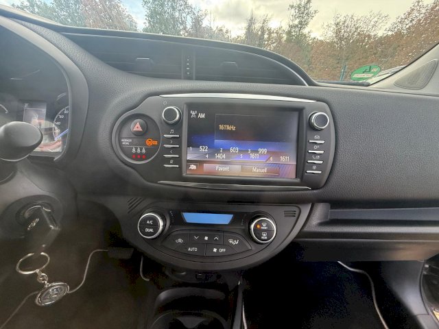 TOYOTA Toyota Yaris 1.5 HYBRID 75