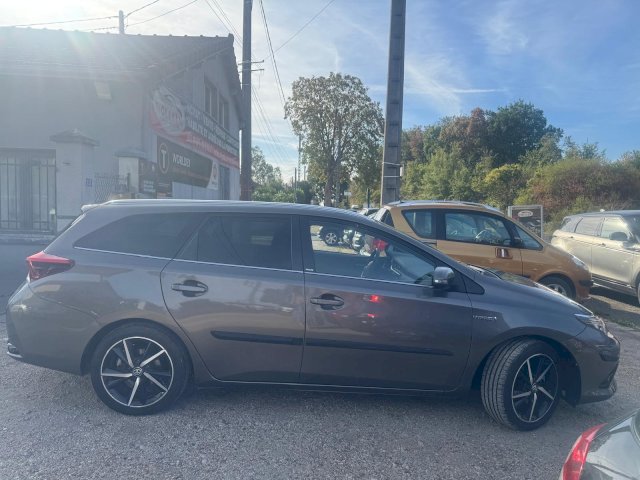 TOYOTA Toyota Auris Touring Sport  HSD 136h Executive