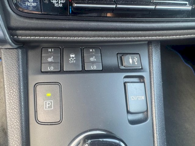 TOYOTA Toyota Auris Touring Sport  HSD 136h Executive