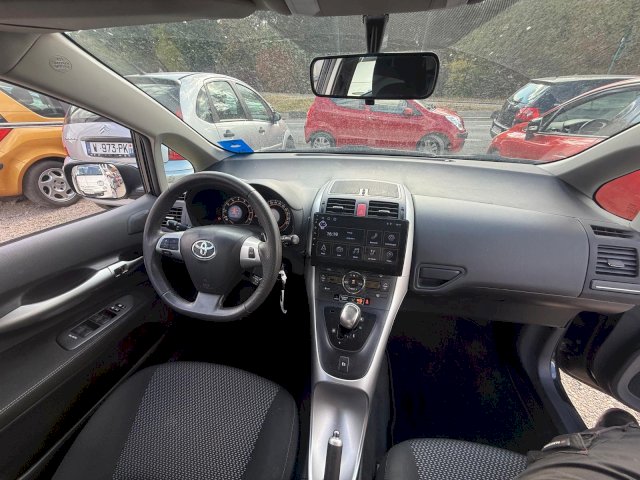 TOYOTA Toyota Auris  132 VVT-i Executive MMT 5p