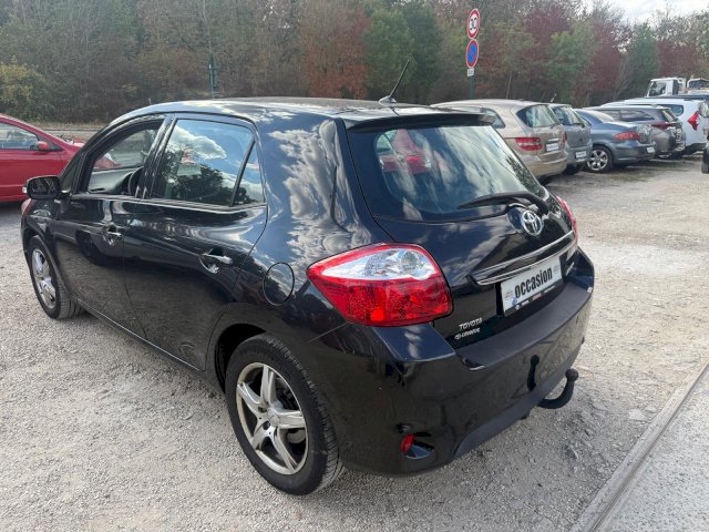 TOYOTA Toyota Auris  132 VVT-i Executive MMT 5p