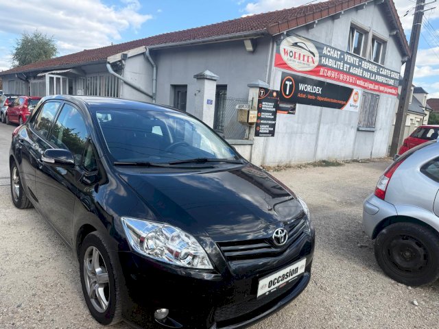 TOYOTA Toyota Auris  132 VVT-i Executive MMT 5p