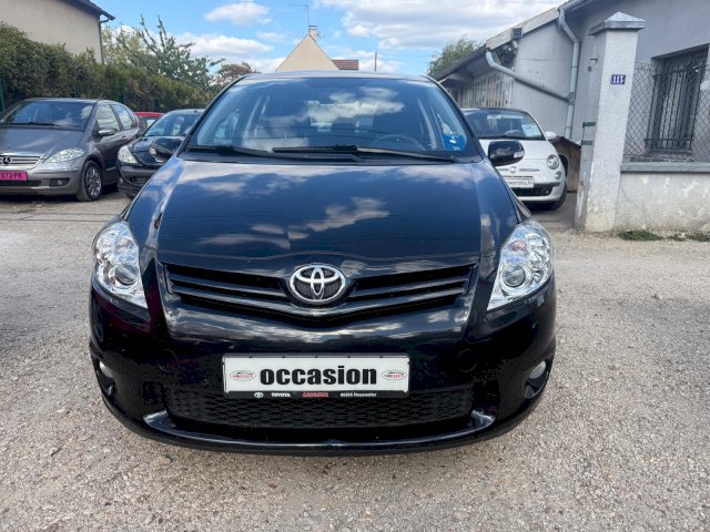 TOYOTA Toyota Auris  132 VVT-i Executive MMT 5p