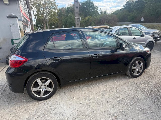 TOYOTA Toyota Auris  132 VVT-i Executive MMT 5p