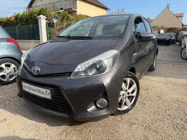 TOYOTA Toyota Yaris III HSD 100h Dynamic 5p