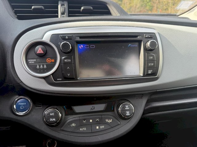 TOYOTA Toyota Yaris III HSD 100h Dynamic 5p