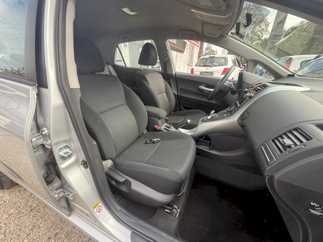 TOYOTA Toyota Auris  HSD 136h Dynamic 15