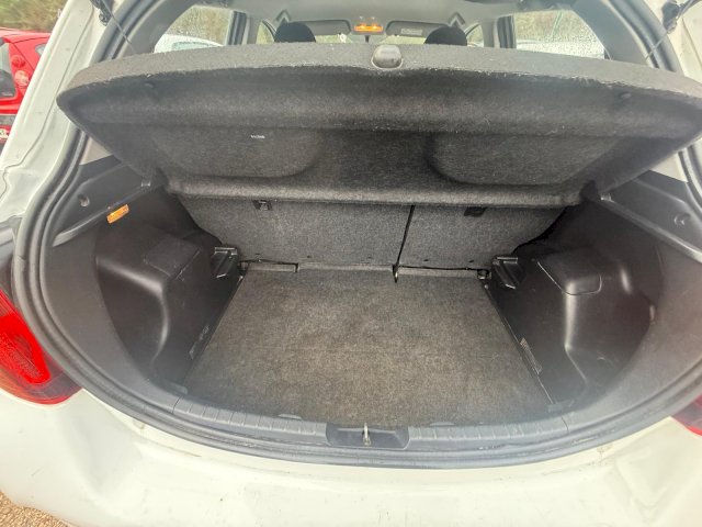 TOYOTA Toyota Yaris III 69 VVT-i Dynamic 5p