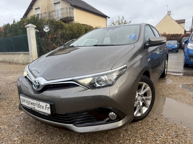 TOYOTA Toyota Auris II HSD 136h Design