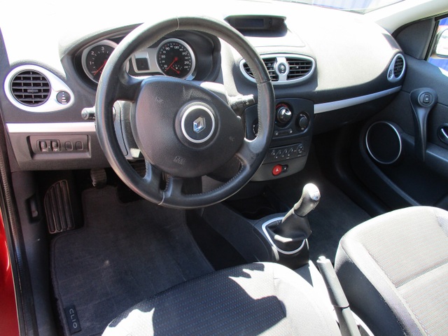 Renault Renault Clio III 1.5L DCI 70ch 04CV