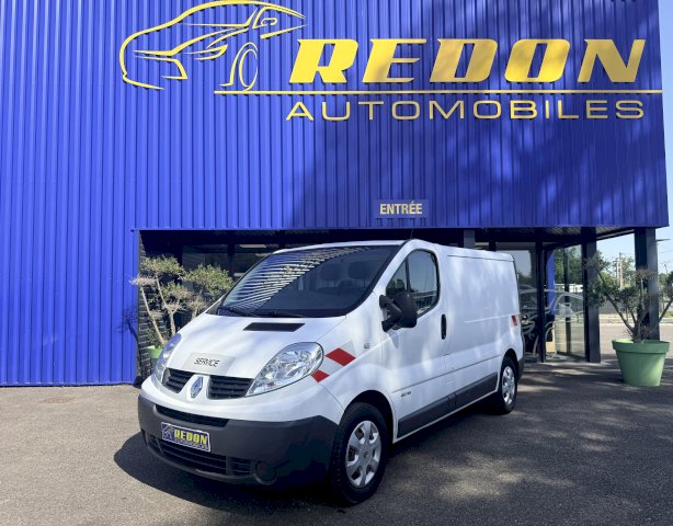 Renault Renault Trafic II FOURGON PHASE 2 L1H1 1200kg 2.0 DCI 115CH 7CV