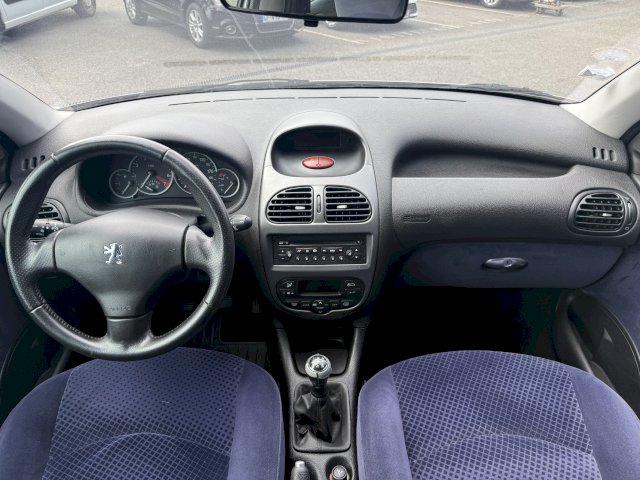 Peugeot Peugeot 206 1.6 ESSENCE/ SUPERETHANOL 110CH 7CV