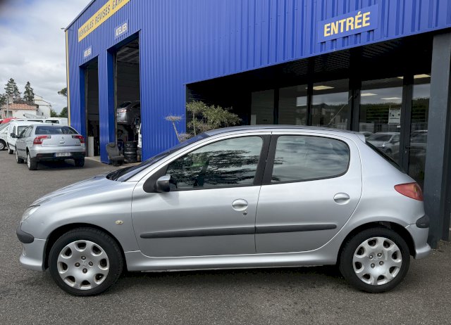 Peugeot Peugeot 206 1.6 ESSENCE/ SUPERETHANOL 110CH 7CV