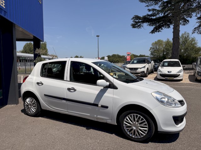 Renault Renault Clio III 1.5 DCI 68CH 4CV