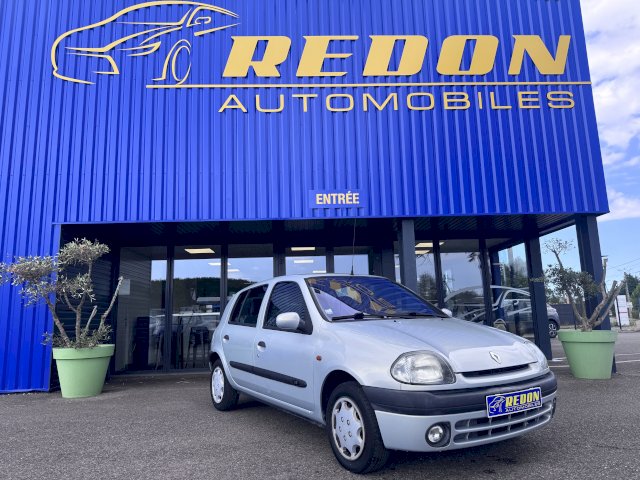 Renault Renault Clio II 5 PORTES 1.6 ESSENCE 90CH 6CV