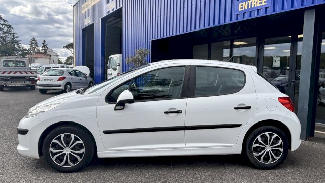 Peugeot Peugeot 207 5 PORTES 1.4 HDI 70CH 4CV