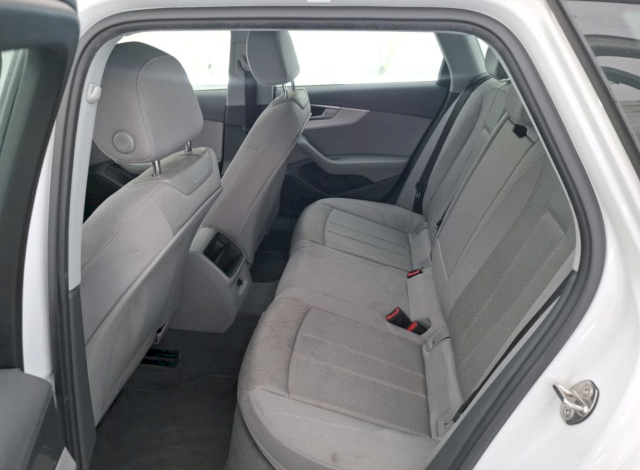 Audi Audi A4 Avant STRONIC BUSINESS LINE 150CH 