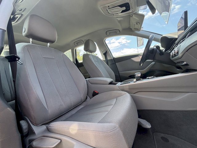 Audi Audi A4 Avant STRONIC BUSINESS LINE 150CH 