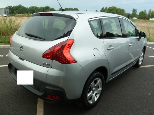 PEUGEOT 3008 1.6 HDi112 Business Pack