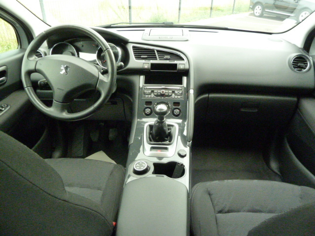 PEUGEOT 3008 1.6 HDi112 Business Pack