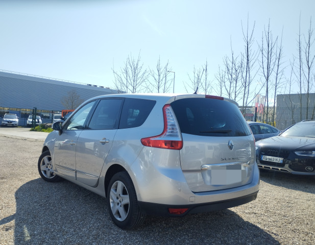Renault Renault Grand Scenic III (R95) 1.6 dCi 130ch energy Bose eco² 7 places 2015