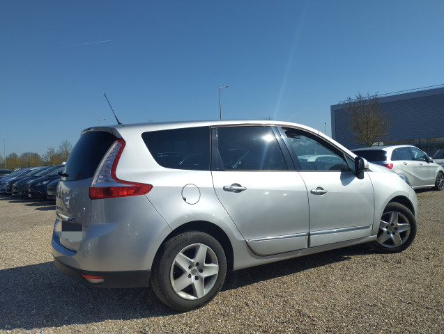 Renault Renault Grand Scenic III (R95) 1.6 dCi 130ch energy Bose eco² 7 places 2015