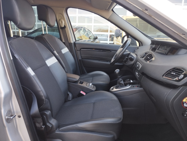 Renault Renault Grand Scenic III (R95) 1.6 dCi 130ch energy Bose eco² 7 places 2015