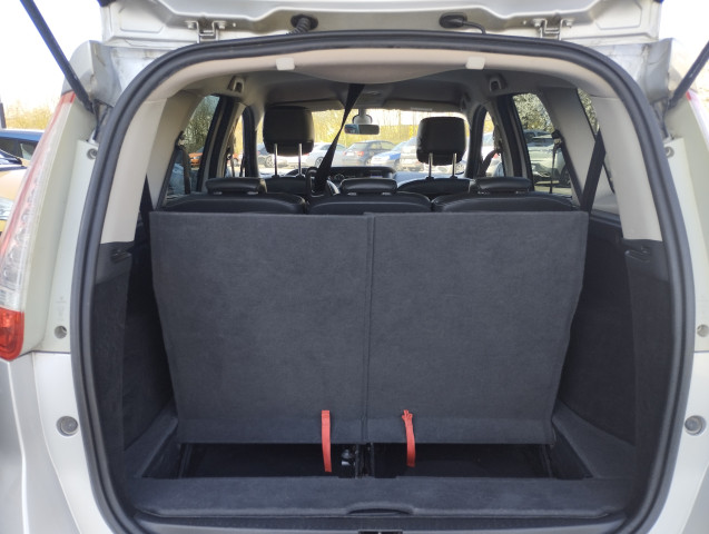 Renault Renault Grand Scenic III (R95) 1.6 dCi 130ch energy Bose eco² 7 places 2015