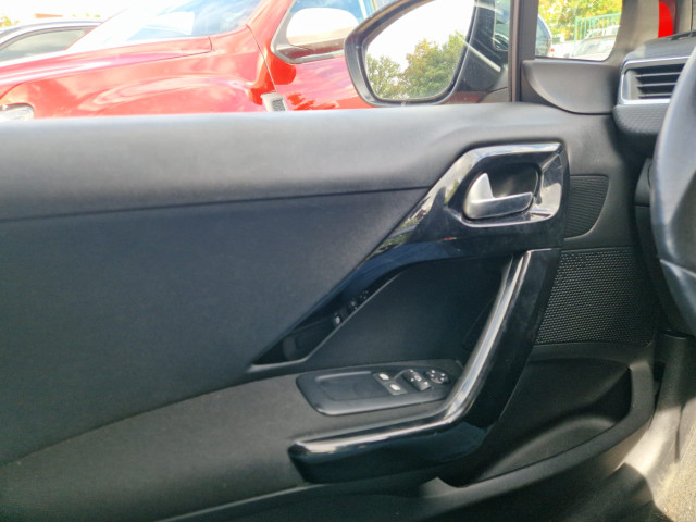Peugeot Peugeot 208 1.2 PURETECH 82 STYLE