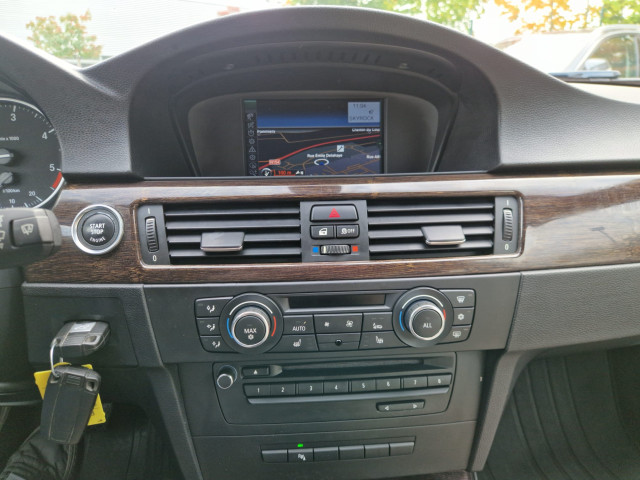 BMW BMW Série 3 V (E93) 320dA 184ch Luxe