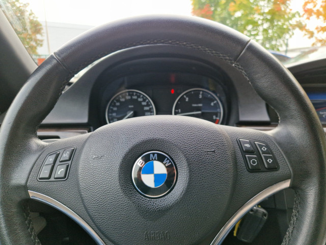 BMW BMW Série 3 V (E93) 320dA 184ch Luxe
