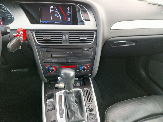 Audi Audi A4 IV (B8) 2.0 TDI 143 DPF Attraction Multitronic