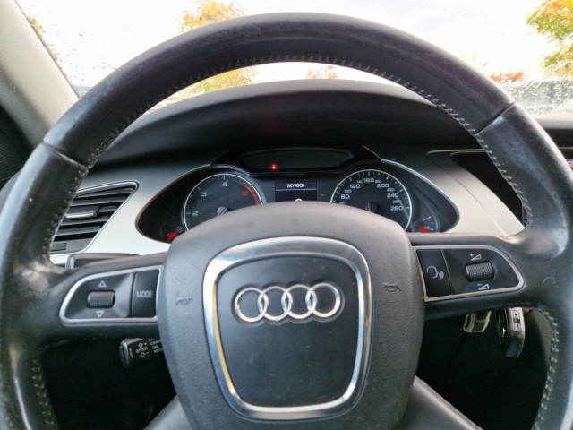 Audi Audi A4 IV (B8) 2.0 TDI 143 DPF Attraction Multitronic