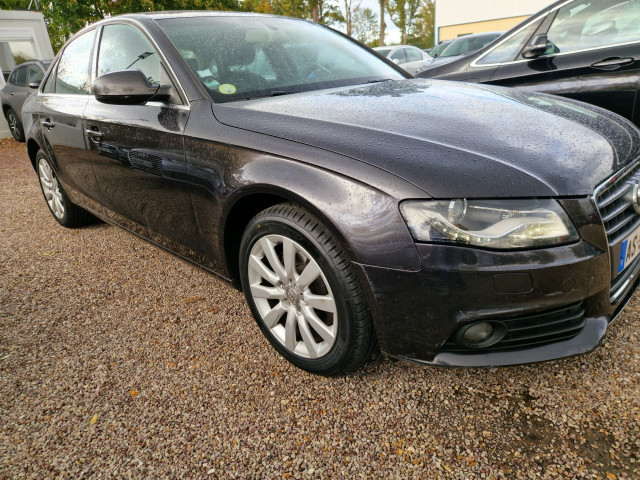 Audi Audi A4 IV (B8) 2.0 TDI 143 DPF Attraction Multitronic